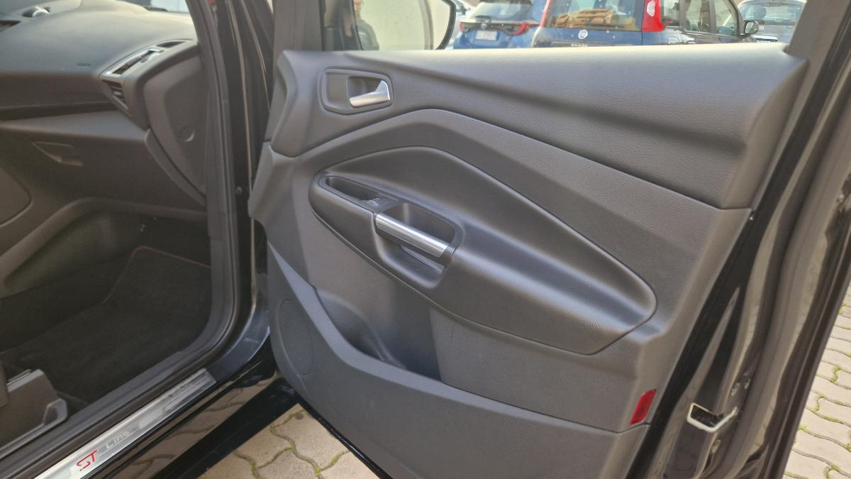 Ford Kuga 2.0 TDCI 180 CV 4WD Powershift ST-Line